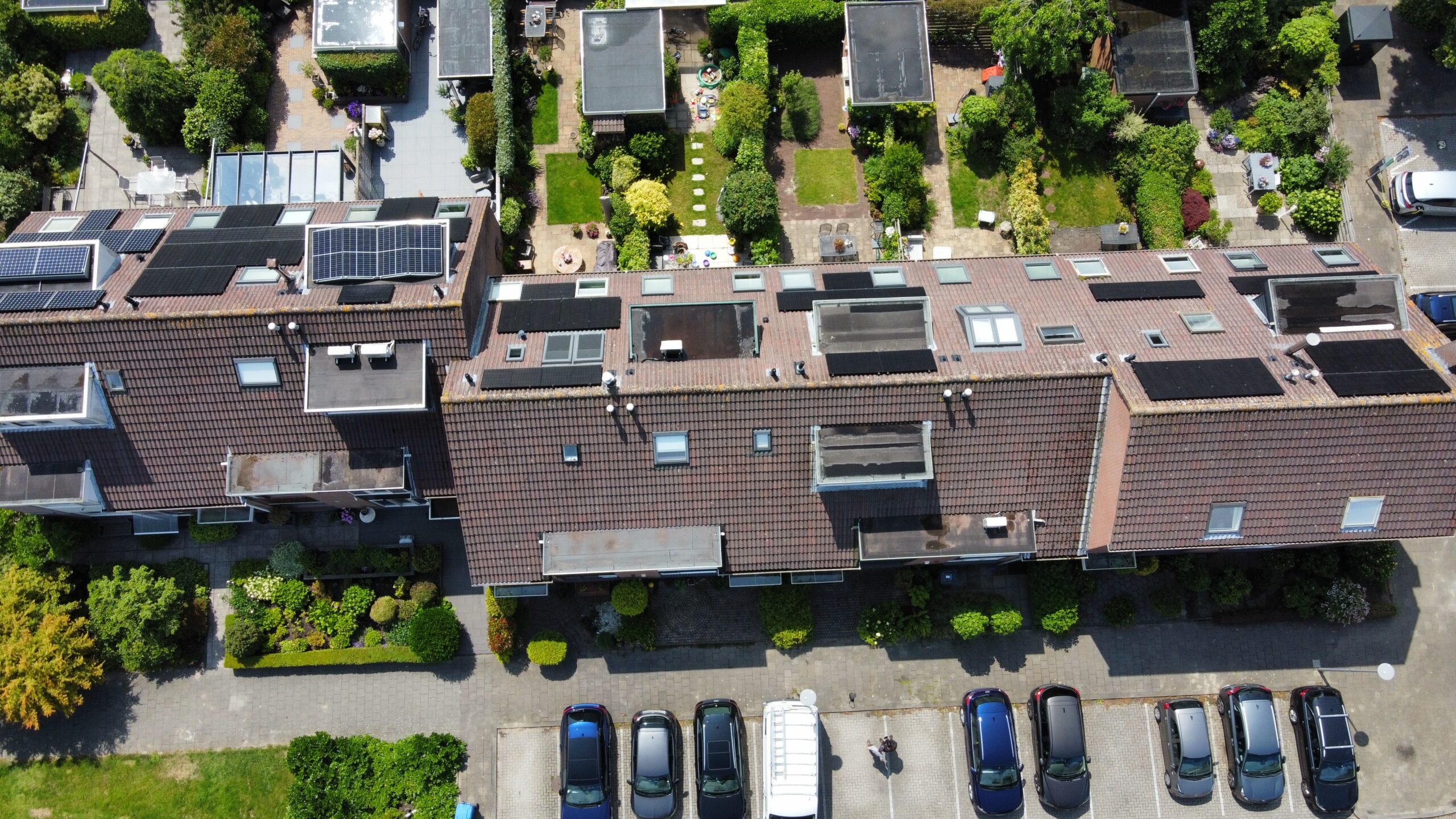 Dakdekker in Delft — DG Dakwerken aan het werk op een Delfts dak