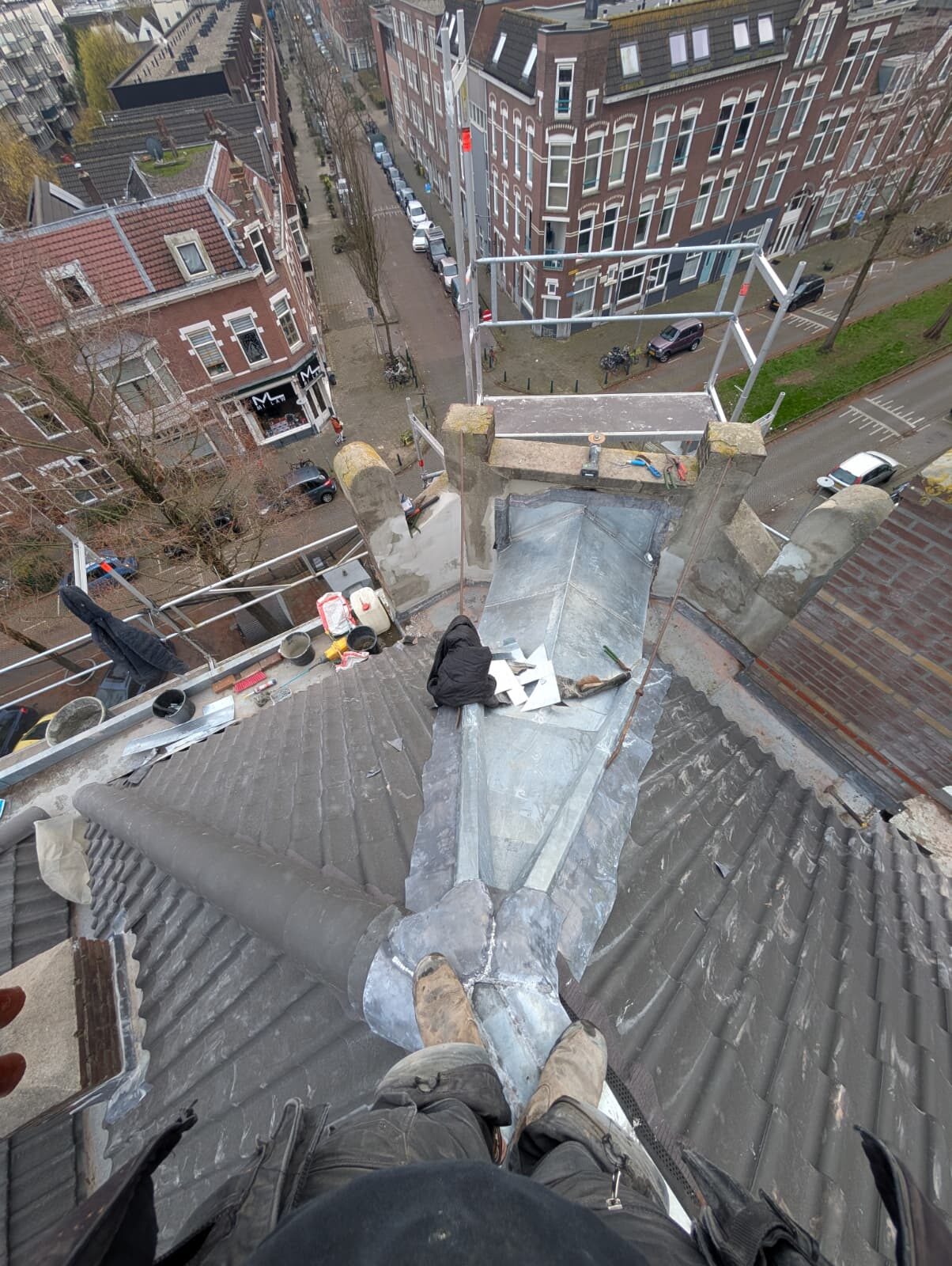 Aerial loodgoot — dak vanuit dakdekkers-perspectief