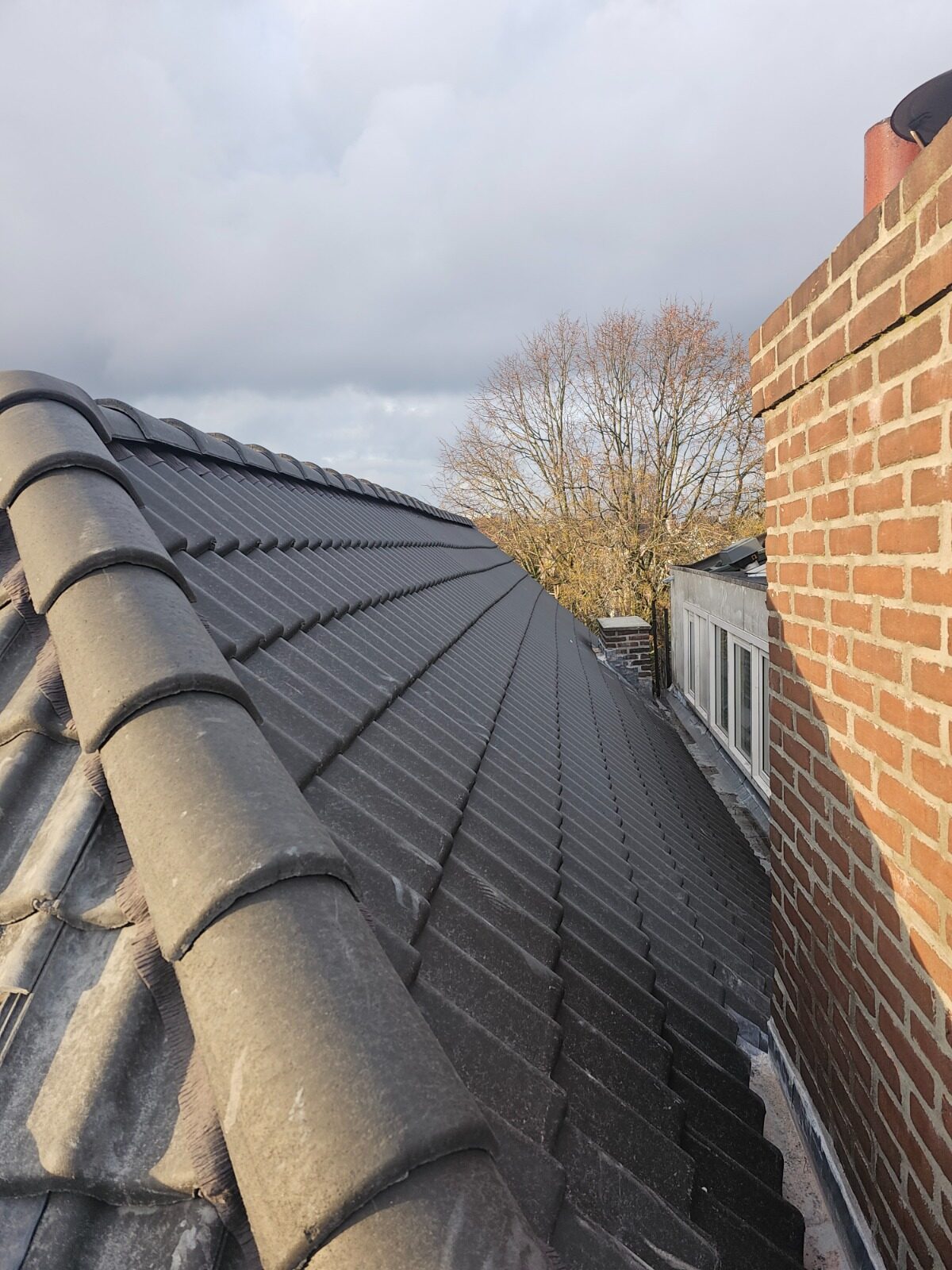 Pannendak detail — strakke afwerking